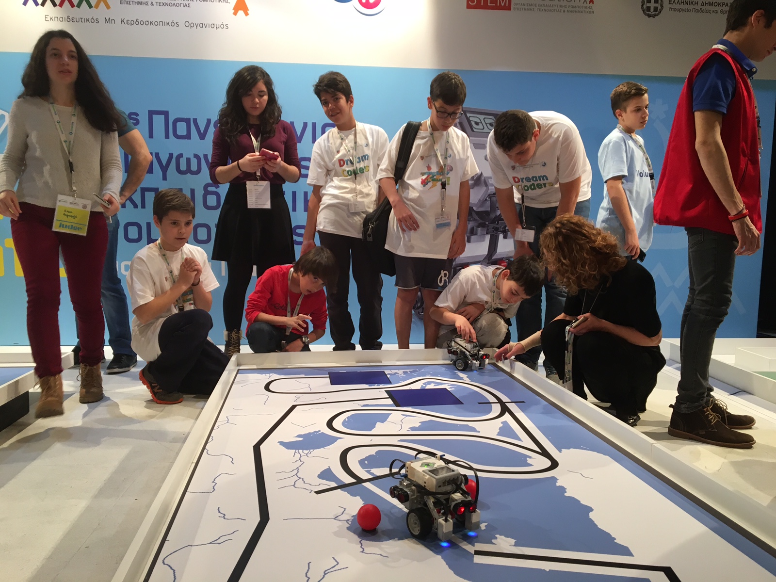 Πρώτοι στην Αττική στον Πανελλήνιο Διαγωνισμό Ρομποτικής | 2.4.2016